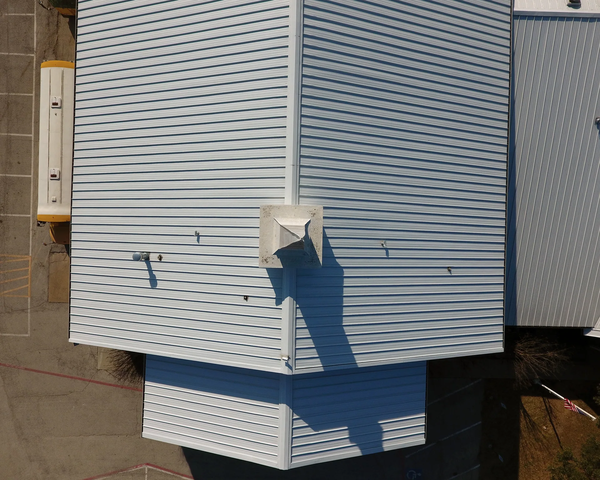 White standing seam metal roof in Dallas-Fort Worth